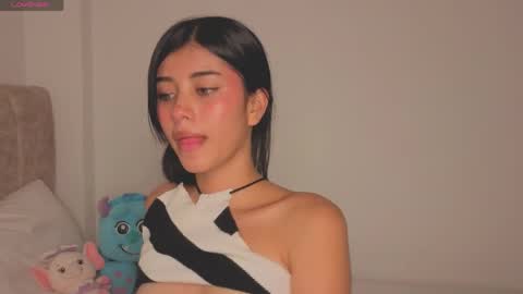 Snapshot of isa_dolly chatting on 03/25/26, 11:44 Isa Dolly online show from 03/25/26, 11:44