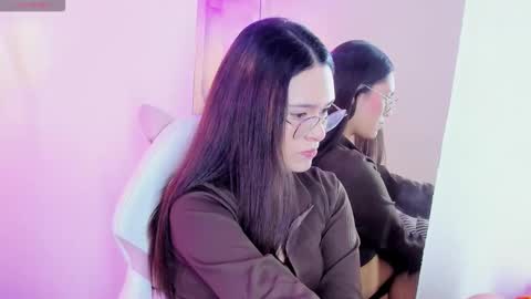 Snapshot of isa_doux chatting on 02/11/26, 02:49 Isa online show from 02/11/26, 02:49