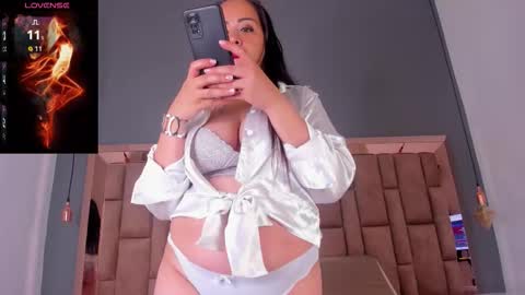 Snapshot of isa_dumont chatting on 02/24/26, 03:59 ISA online show from 02/24/26, 03:59