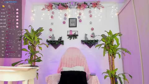 Snapshot of isa_greey chatting on 12/23/24, 01:51 isabella online show from 12/23/24, 01:51