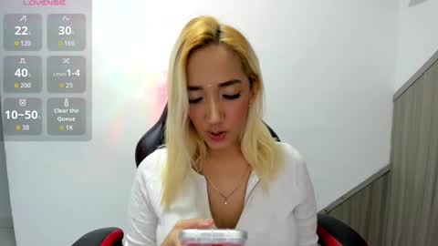 Snapshot of isa_klein chatting on 02/25/26, 12:59 isa_klein online show from 02/25/26, 12:59