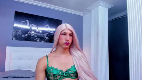 Snapshot of isa_lancaster chatting on 01/23/25, 12:19 Isa Lancaster online show from 01/23/25, 12:19