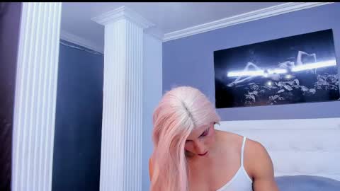 Snapshot of isa_lancaster chatting on 02/16/25, 07:16 Isa Lancaster online show from 02/16/25, 07:16