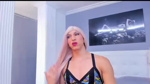 Snapshot of isa_lancaster chatting on 02/17/25, 07:21 Isa Lancaster online show from 02/17/25, 07:21