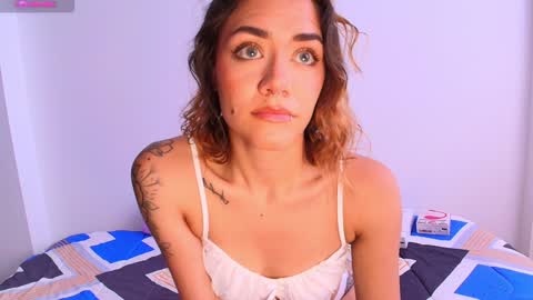 Isabella Laurentt  online show from 01/22/25, 02:24