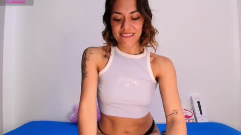 Isabella Laurentt  online show from 01/23/25, 02:07