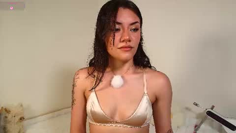 Snapshot of isa_laurentt chatting on 06/25/26, 12:43 Isabella Laurentt online show from 06/25/26, 12:43
