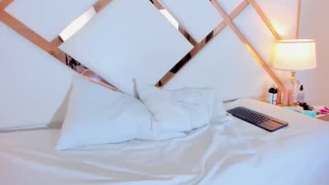 ISABELA online show from 01/09/25, 03:44