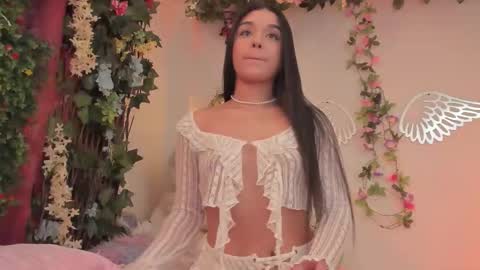 Isabella        online show from 09/19/25, 05:02