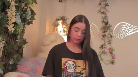 Isabella        online show from 09/22/25, 10:56