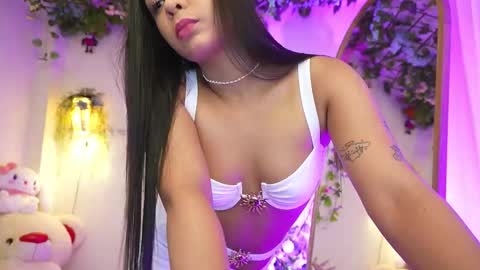 Isabella        online show from 12/22/25, 11:57