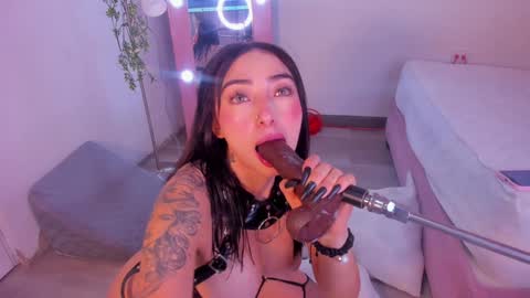 Snapshot of isa_redhair_ chatting on 12/12/24, 03:21 ....  Connection time 900 pm to 500 amRest days Wednesday and Saturday online show from 12/12/24, 03:21