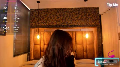 Snapshot of isa_thompson__ chatting on 11/10/25, 11:53 I S A online show from 11/10/25, 11:53