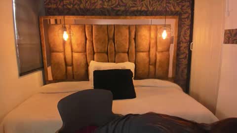 Snapshot of isa_thompson__ chatting on 12/03/25, 11:52 I S A online show from 12/03/25, 11:52