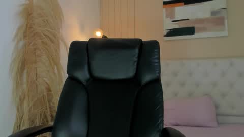 Snapshot of isaac_cryston chatting on 11/08/25, 09:57 isaac_cryston online show from 11/08/25, 09:57