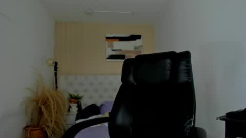 isaac_cryston online show from 02/16/26, 10:17