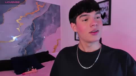 Snapshot of isaac_kurtt chatting on 12/13/25, 08:04 Isaac Kurtt online show from 12/13/25, 08:04