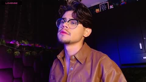 Isaac Saenz. online show from 01/19/25, 09:55