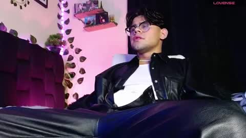 Isaac Saenz. online show from 02/24/25, 11:52