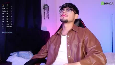 Isaac Saenz. online show from 10/12/25, 11:15