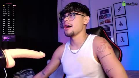 Isaac Saenz. online show from 11/22/25, 09:25