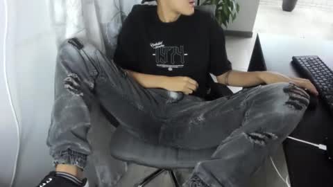 Isaac online show from 10/04/25, 02:31