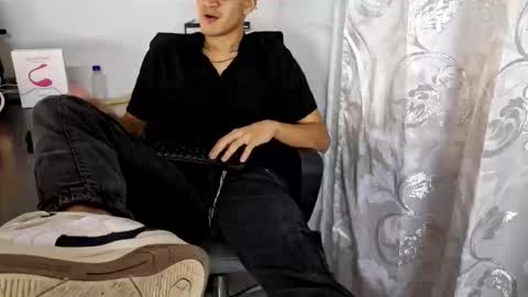 Isaac online show from 10/15/25, 04:45