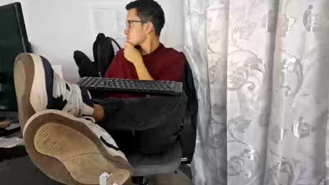 Isaac online show from 10/31/25, 04:24