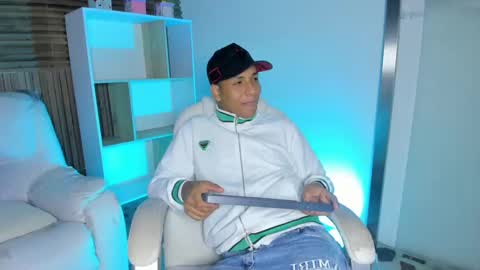 Snapshot of isaacblack_ chatting on 09/18/25, 04:25 IsaacBlack  online show from 09/18/25, 04:25