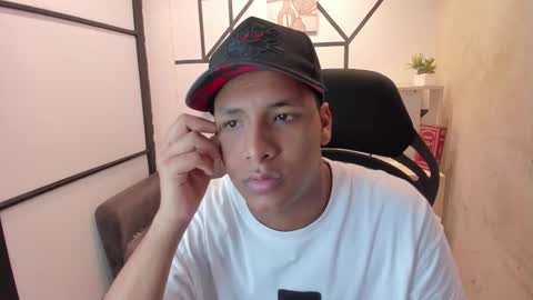 Snapshot of isaacblack_ chatting on 09/28/25, 05:02 IsaacBlack  online show from 09/28/25, 05:02