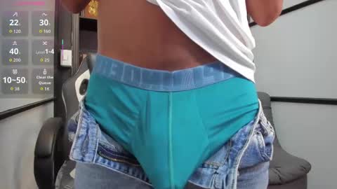 Snapshot of isaacblack_ chatting on 10/09/25, 05:27 IsaacBlack  online show from 10/09/25, 05:27