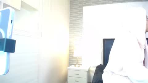 Snapshot of isaak_salomee chatting on 06/13/26, 12:03 isaak_salomee online show from 06/13/26, 12:03