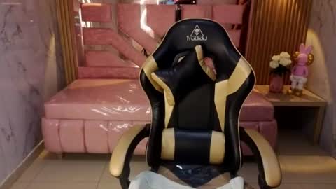 isabeau_s online show from 06/11/26, 01:42