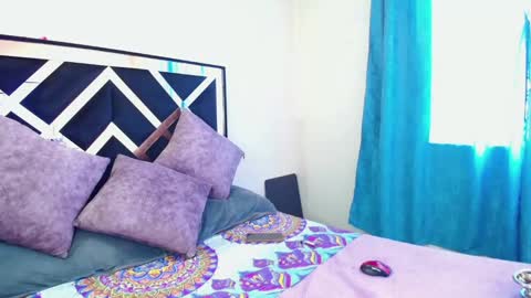 Snapshot of isabel_lopez_ chatting on 02/12/25, 06:09 isabel online show from 02/12/25, 06:09