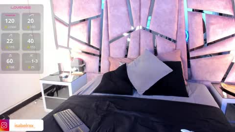 Snapshot of isabel_roux chatting on 12/22/24, 10:04 Isabel online show from 12/22/24, 10:04