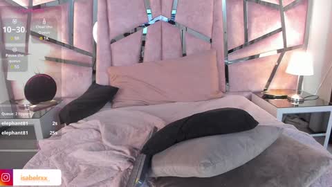 Snapshot of isabel_roux chatting on 12/28/24, 01:08 Isabel online show from 12/28/24, 01:08