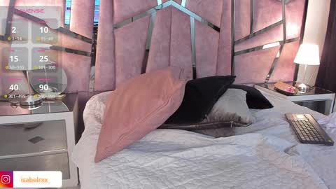 Snapshot of isabel_roux chatting on 01/06/25, 03:42 Isabel online show from 01/06/25, 03:42