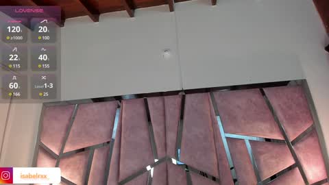 Snapshot of isabel_roux chatting on 01/12/25, 01:42 Isabel online show from 01/12/25, 01:42