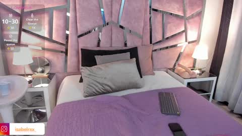 Snapshot of isabel_roux chatting on 01/12/25, 11:36 Isabel online show from 01/12/25, 11:36