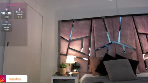 Snapshot of isabel_roux chatting on 01/28/25, 09:08 Isabel online show from 01/28/25, 09:08