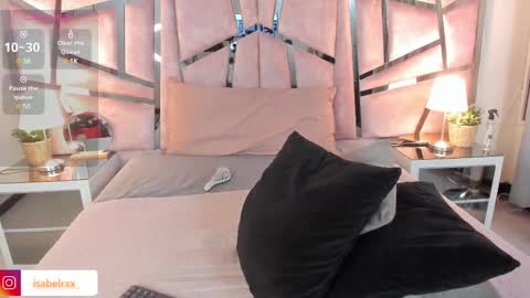 Snapshot of isabel_roux chatting on 02/13/25, 01:19 Isabel online show from 02/13/25, 01:19