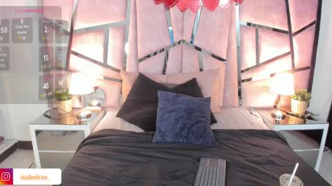 Snapshot of isabel_roux chatting on 02/20/25, 12:41 Isabel online show from 02/20/25, 12:41