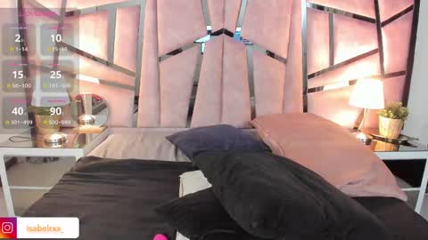 Snapshot of isabel_roux chatting on 02/21/25, 04:51 Isabel online show from 02/21/25, 04:51