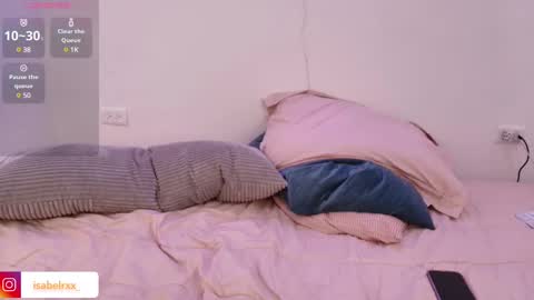 Snapshot of isabel_roux chatting on 03/12/25, 04:19 Isabel online show from 03/12/25, 04:19