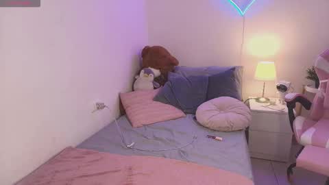 Snapshot of isabel_roux chatting on 12/03/25, 03:36 Isabel online show from 12/03/25, 03:36