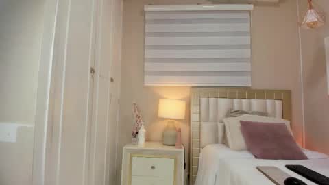 Snapshot of isabela__x chatting on 03/23/26, 11:25 isabela__x online show from 03/23/26, 11:25