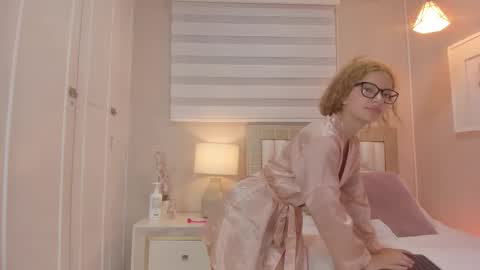 Snapshot of isabela__x chatting on 03/27/26, 11:32 isabela__x online show from 03/27/26, 11:32