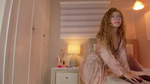 Snapshot of isabela__x chatting on 04/17/26, 11:35 isabela__x online show from 04/17/26, 11:35