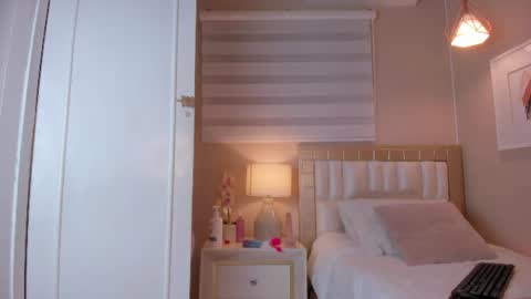 isabela__x online show from 07/23/26, 11:41