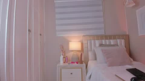 isabela__x online show from 08/01/26, 11:42